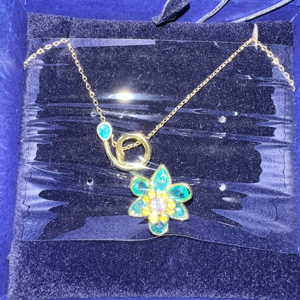Swarovski Idyllia pendant Mixed cuts, Flower, Blue, Gold-tone plated NEW in box - Picture 9 of 9